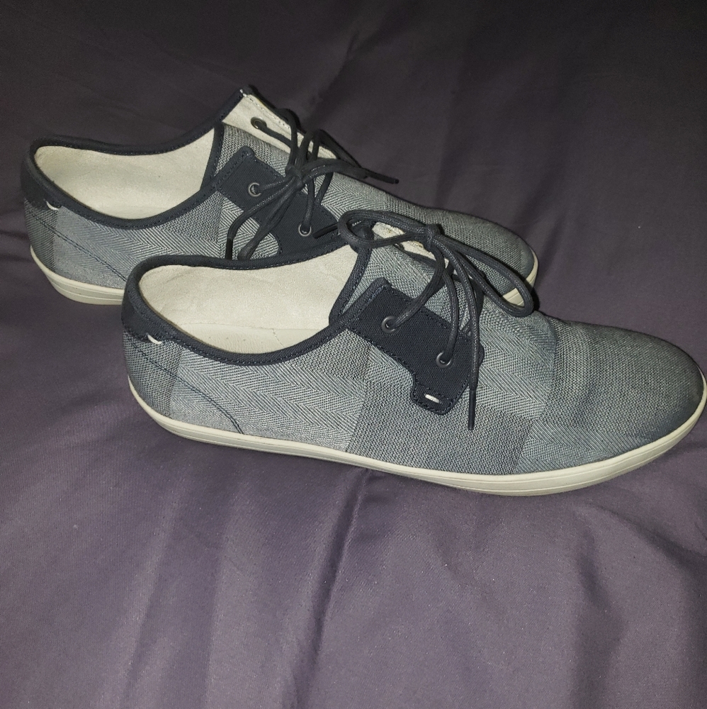 Kenneth Cole casual sneakers